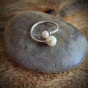 925 Sterling Silver & Pearl Twist Ring (Sz 8)